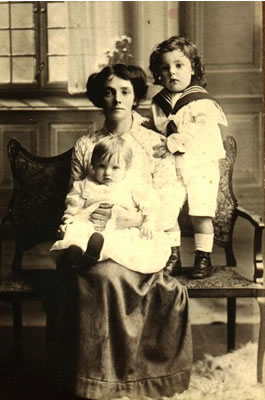 Lizzie, Charlie and Barry Ward